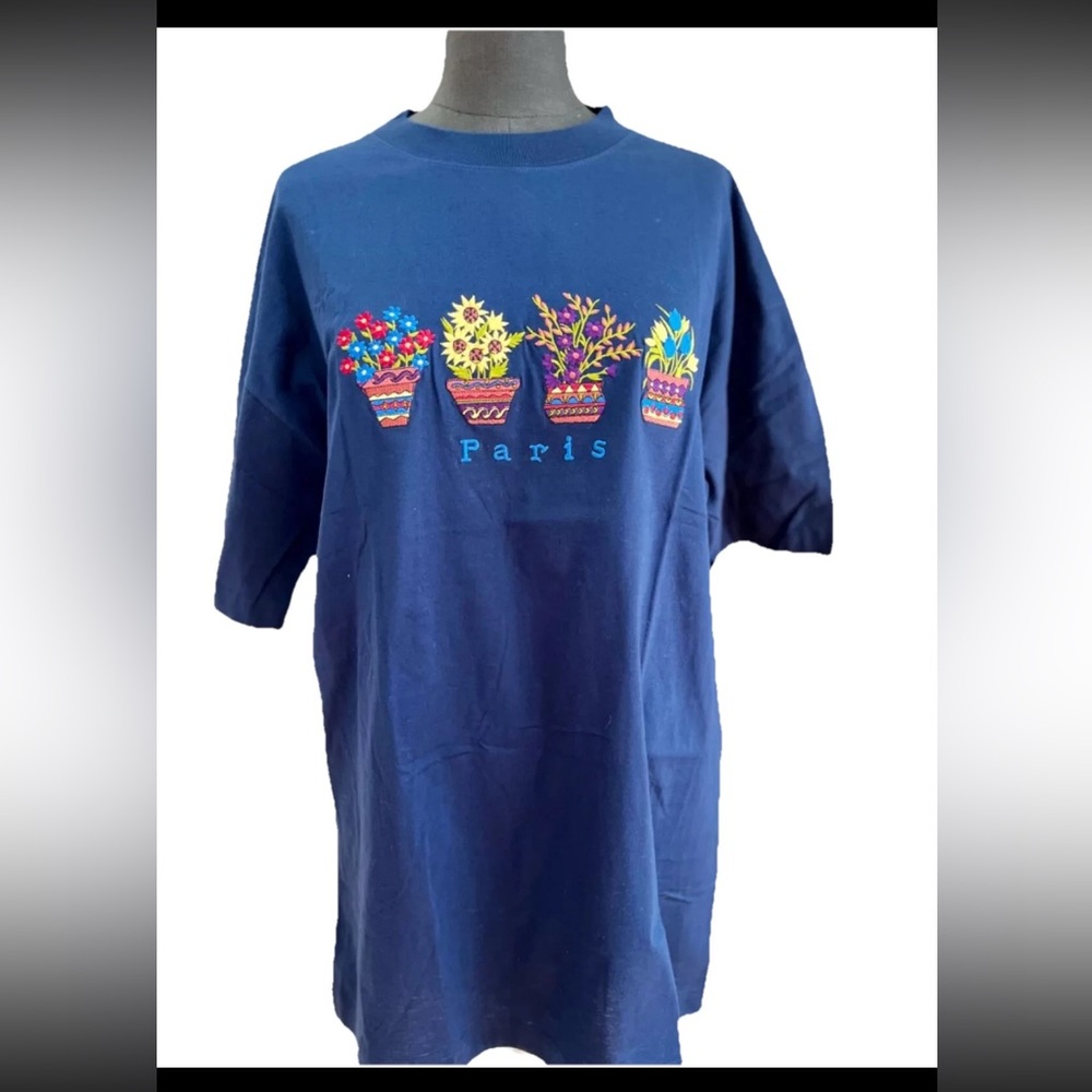 France Souvenirs Paris Tshirt‎ with embroidered flowers size large